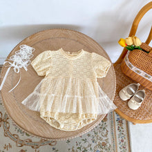 Carregar imagem no visualizador da galeria, Macacão Floral com Tule
