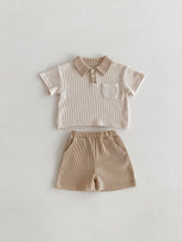Carregar imagem no visualizador da galeria, Conjunto Infantil Verão – Camisa Listrada com Gola + Shorts de Algodão
