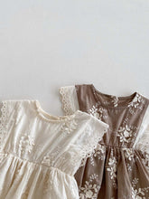 Carregar imagem no visualizador da galeria, Romper Clássico Bordado
