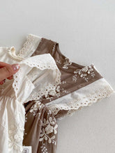 Carregar imagem no visualizador da galeria, Romper Clássico Bordado
