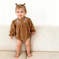 Macacão Infantil de Outono com Bordado Floral – Manga Longa