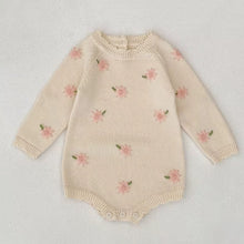 Carregar imagem no visualizador da galeria, Romper tricot florzinha
