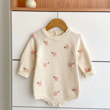 Carregar imagem no visualizador da galeria, Romper tricot florzinha
