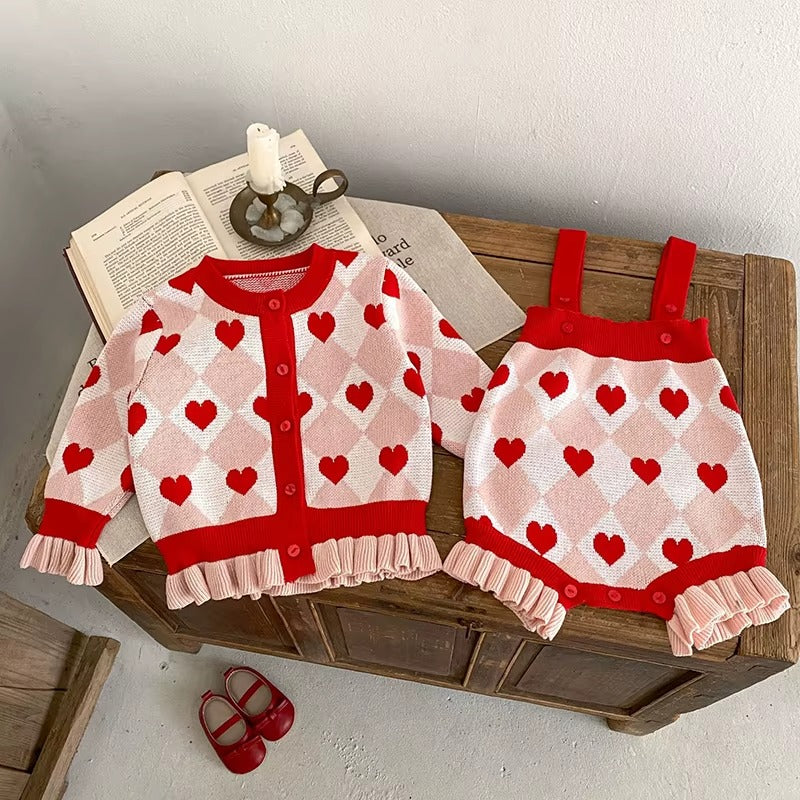 Conjunto Infantil Charlotte – Tricô Premium com Corações