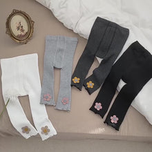 Carregar e reproduzir vídeo no visualizador da galeria, Legging com detalhe de flor
