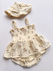 Conjunto Bebê Floral com Chapéu – Algodão Natural (2 peças)