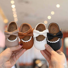 Sapatinho Bebê Laço em Couro Ecológico