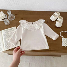 Carregar imagem no visualizador da galeria, Blusa Infantil Gola Rendada Vintage

