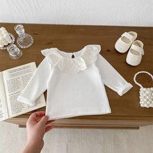 Carregar imagem no visualizador da galeria, Blusa Infantil Gola Rendada Vintage
